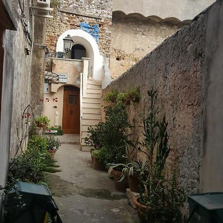 Torrione San Giovanni II Террачина Экстерьер фото