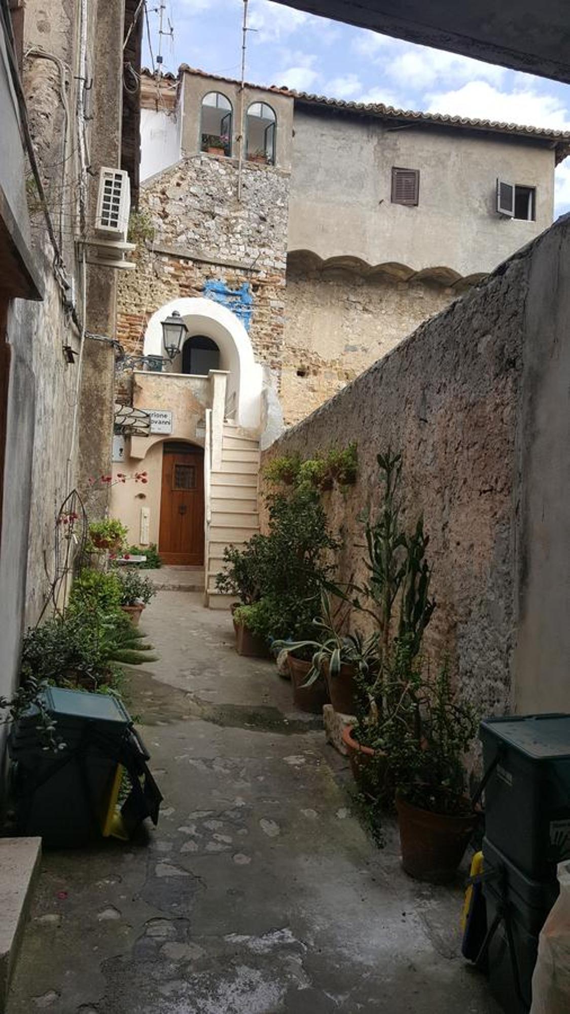 Torrione San Giovanni II Террачина Экстерьер фото